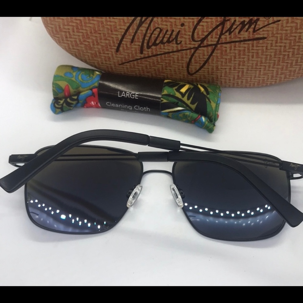 BNIB Maui Jim Polarized sunglass Black/Blue Mirror lenses - Picture 7 of 8